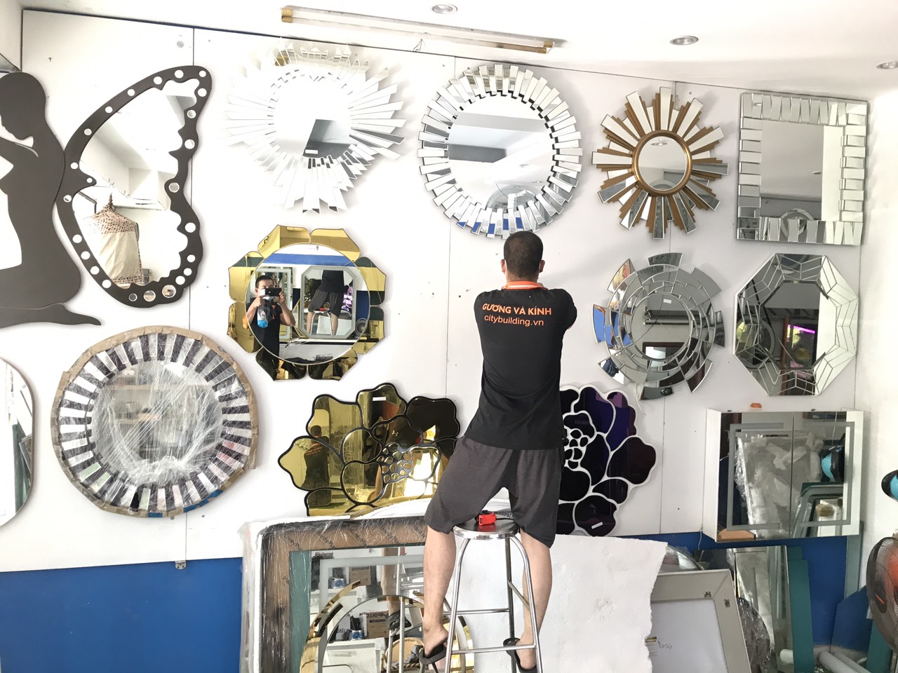 1️⃣ GIỚI THIỆU – DỊCH VỤ CẮT GƯƠNG SOI THEO KÍCH THƯỚC