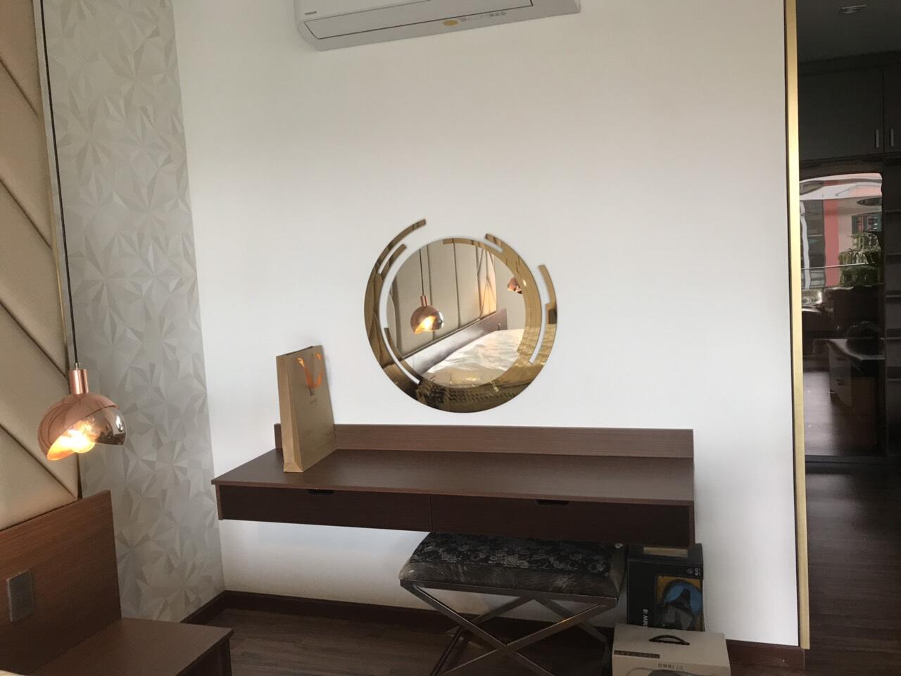 Gương treo tường