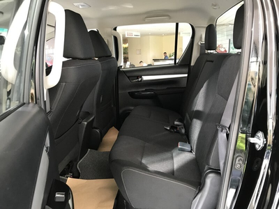 Toyota Hilux 2.4 E 4x4 MT