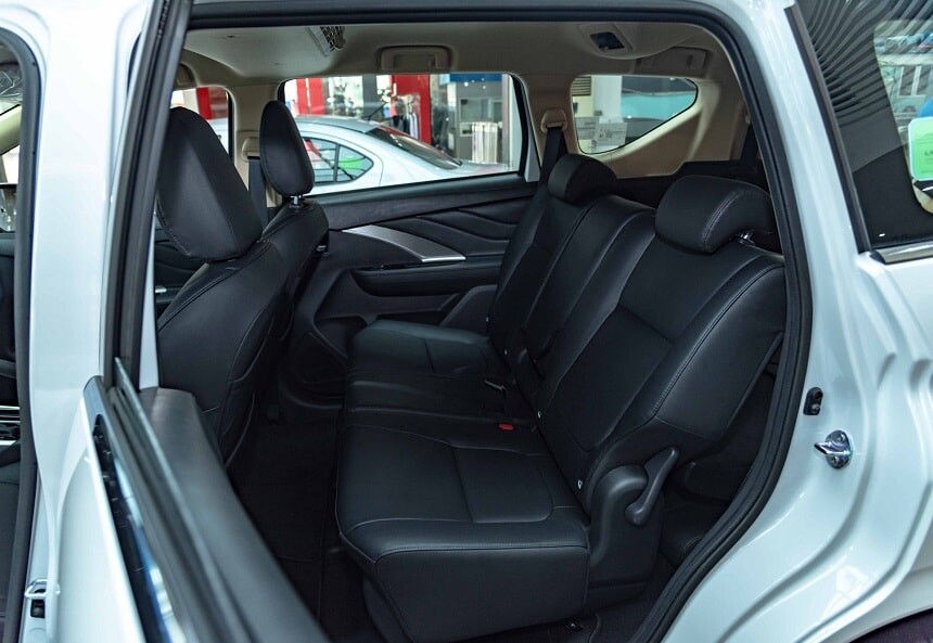 Hàng ghế thứ 2 Mitsubishi Xpander số tự động