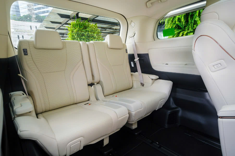 hàng ghế ba Lexus LM 500h 6 chỗ
