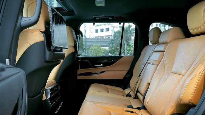 Hàng ghế 2 xe Lexus LX 600 urban