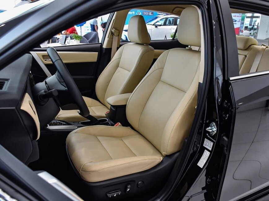 Nội thất ghế lái xe Toyota Corolla Altis bản 1.8E CVT