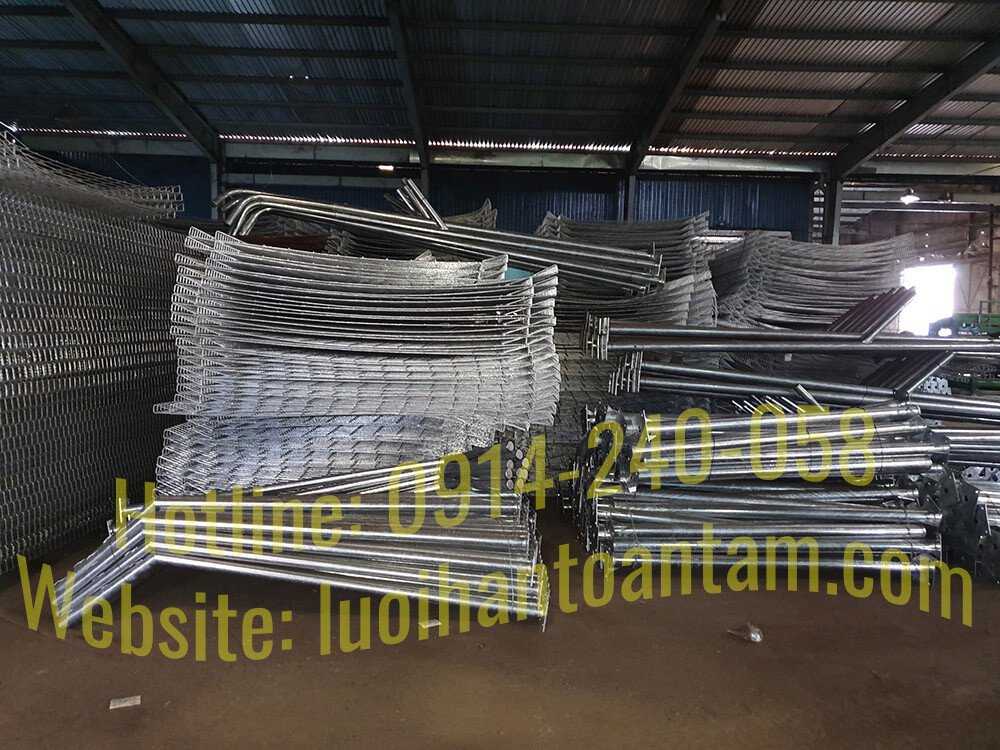 nha-may-toantam-hang-rao-luoi-thep-4