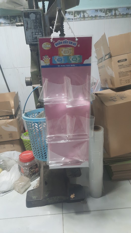 Hanger nhựa đựng khăn ướt Nuna – Giải pháp trưng bày sản phẩm tiện lợi