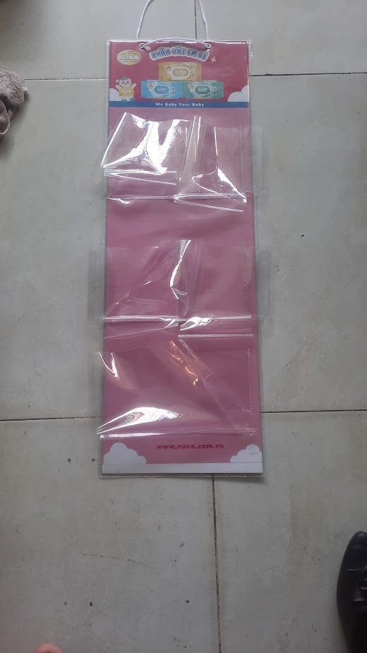 Hanger nhựa đựng khăn ướt Nuna – Giải pháp trưng bày sản phẩm tiện lợi