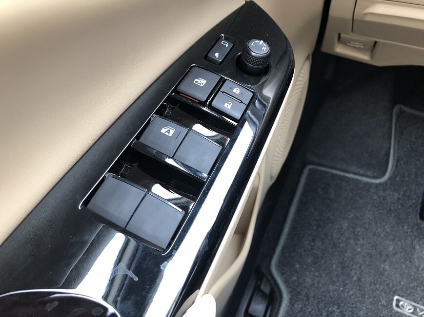 Hệ thống gương chỉnh điện Yaris 1.5 CVT