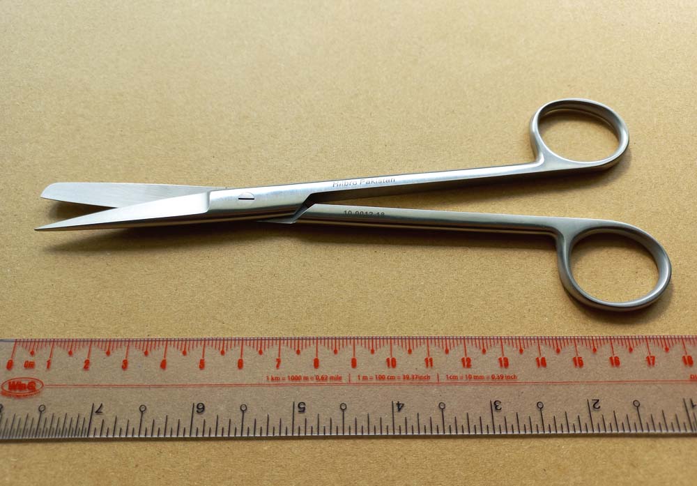 Kéo phẫu thuật Standard Nhọn-tù thẳng 18.5cm Hilbro 10.0012.18
