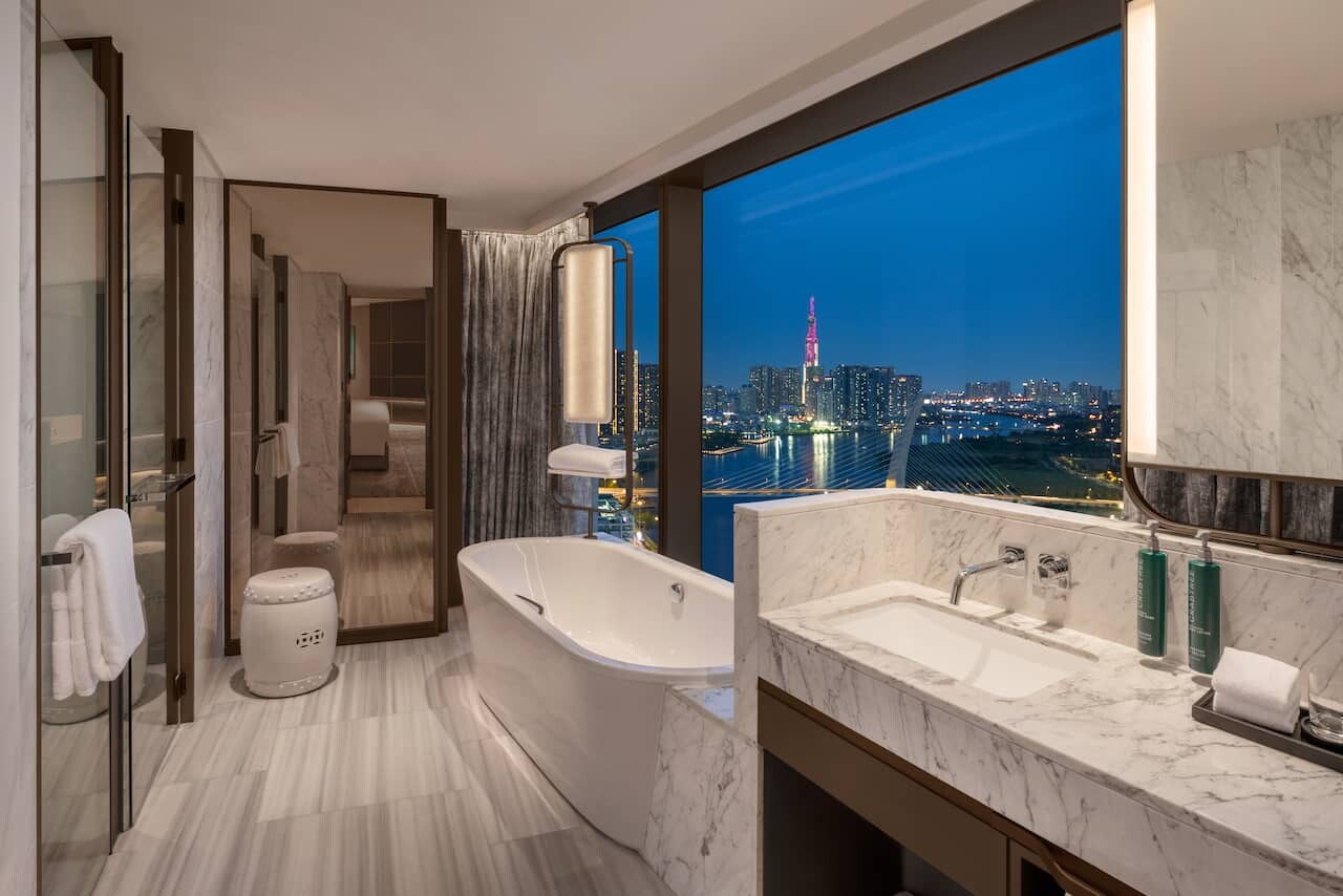 Hilton Saigon: hạng mục kính, gương và inox của Citybuilding