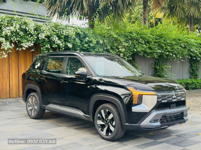 Mitsubishi Destinator Ultimate màu đen