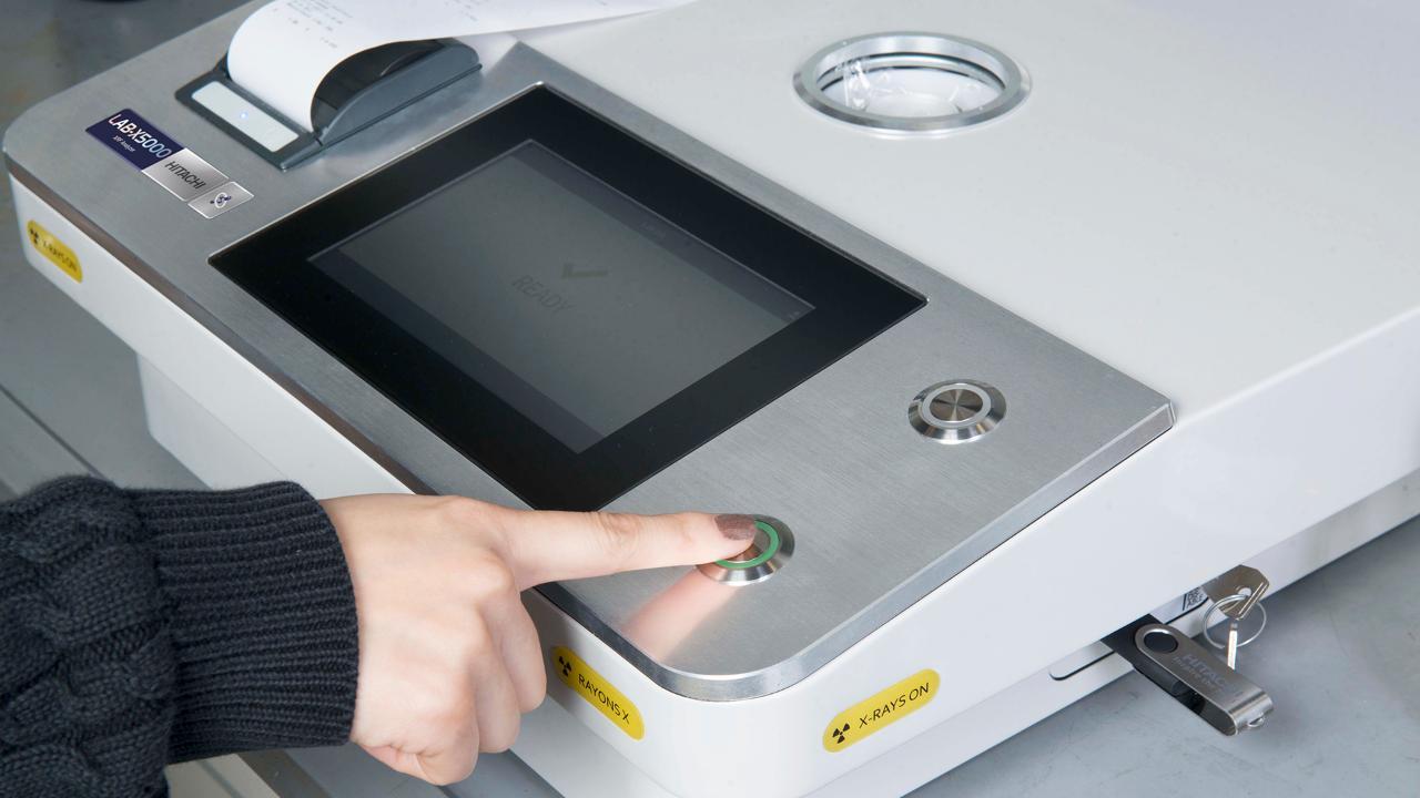 Hitachi LAB-X5000 đo trọng lượng lớp phủ silicone trên film