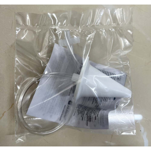 Đầu phễu tiếp xúc với hậu môn nhân tạo Hollister 7723