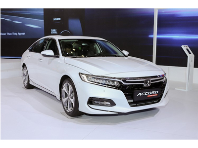 Honda Accord 2022 màu Trắng: giá lăn bánh, hình ảnh thực tế