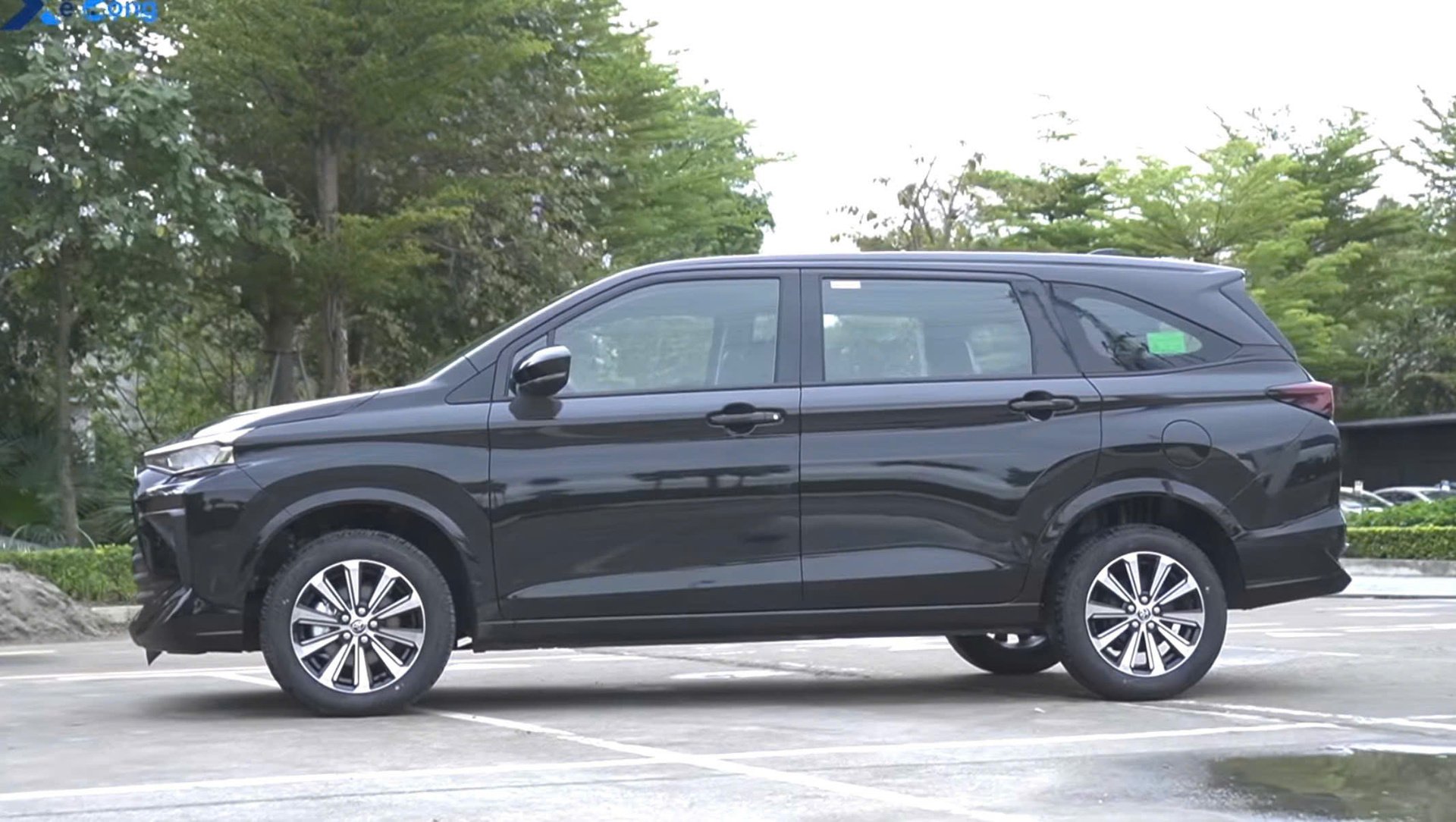 Ngoai that xe MPV 7 cho Toyota Avanza Premio CVT 2026 tai Hai Duong