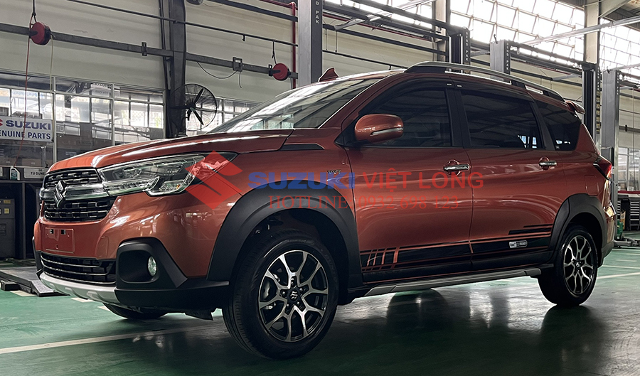 Những đường nét thiết kế ở đầu xe Suzuki XL7 trông rất nam tính và đẹp mắt