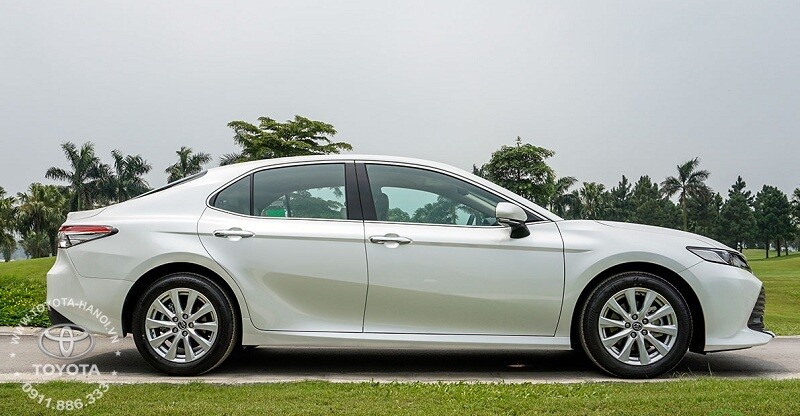 Xe Toyota Camry 2.0G 2022 màu trắng