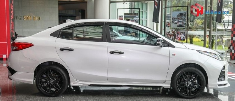 Hông xe Toyota Vios GRS 2026 màu trắng