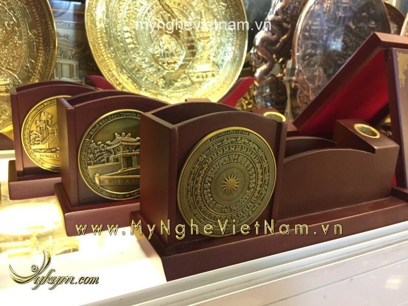 Hộp đựng bút và card visit