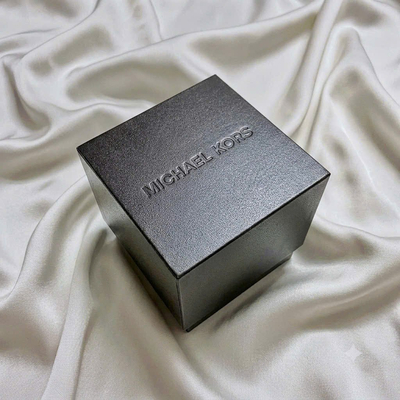 Hộp Đựng Đồng Hồ Michael Kors – Phụ Kiện Quan Trọng Định Hình Đẳng Cấp & Uy Tín Thời Trang