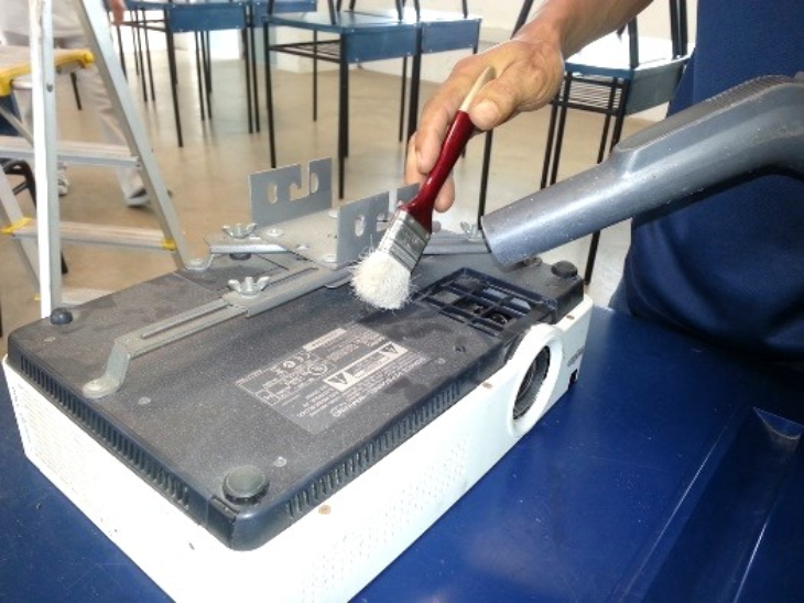 Hợp Thành Thịnh - Hướng dẫn vệ sinh máy chiếu