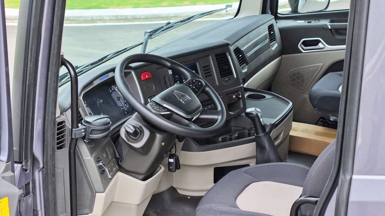 XE ĐẦU KÉO HOWO MAX 6X4 AMT - ĐẦU KÉO HOWO SINOTRUCK NHẬP KHẨU