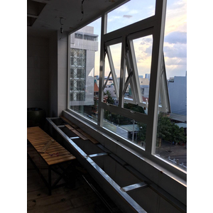 Cửa sổ mở hất 2 cánh nhôm Xingfa