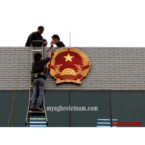 Cơ sở sản xuất quốc huy Việt Năm bằng inox và đồng vàng