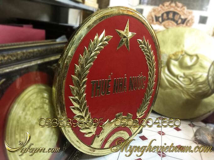 Logo thuế nhà nước bằng đồng treo tòa nhà, gò nổi phù điêu 3D. Kích thước Đk 1m, dùng treo tòa nhà chi cục thuế , treo trong phòng họp cơ quan thuế