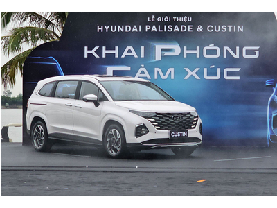 Hyundai Custin giá dưới 1 tỉ đồng, phá vỡ thế độc tôn của Kia Carnival