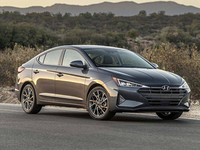 Hyundai Elantra 1.6 AT