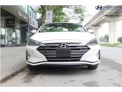 Hyundai Elantra 1.6 MT