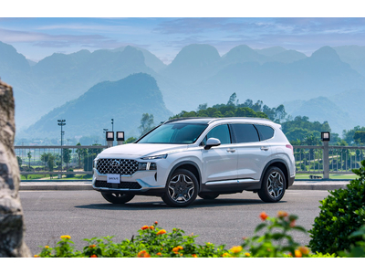 Hyundai SantaFe Hybrid 2023 chính thức ra mắt tại Việt Nam