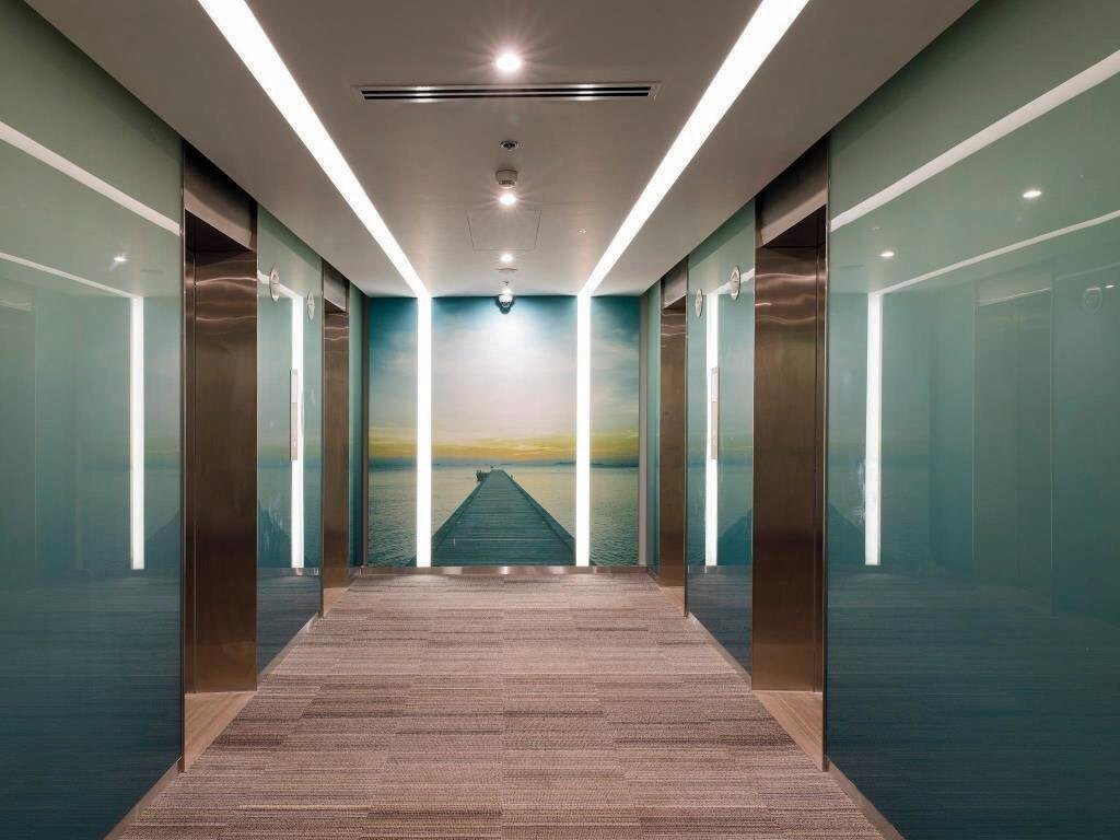 Ibis Styles Nha Trang: vách nhôm kính trang trí khu công cộng