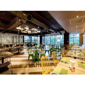 Ibis Styles Nha Trang: vách nhôm kính trang trí khu công cộng