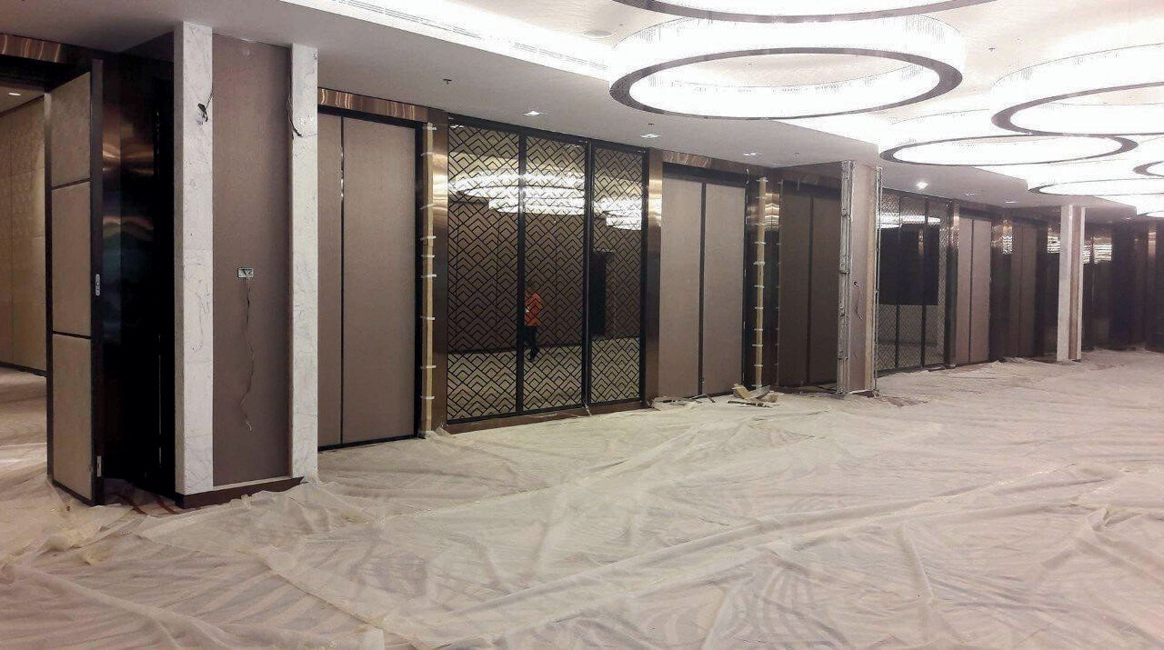 Các mảng vách trang trí trong không gian nội thất Crowne Plaza Vientiane