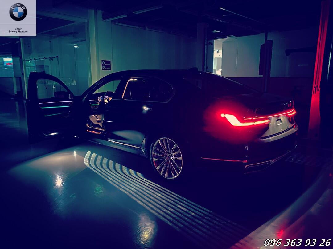  BMW 740LI - Welcome Light Carpe 