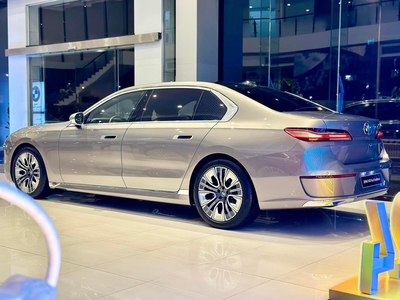 BMW 740i Pure Excellence All New