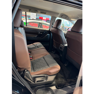 Toyota Innova Cross 2.0G