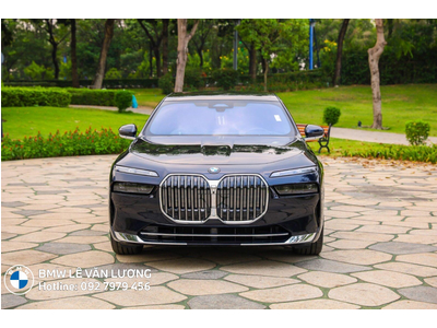 BMW 740i Pure Excellence 2025