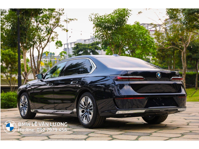 BMW 740i Pure Excellence 2025