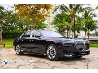 BMW 740i Pure Excellence 2025