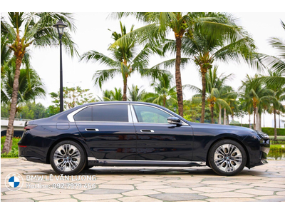 BMW 740i Pure Excellence 2025