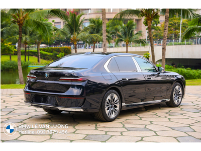 BMW 740i Pure Excellence 2025