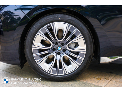 BMW 740i Pure Excellence 2025