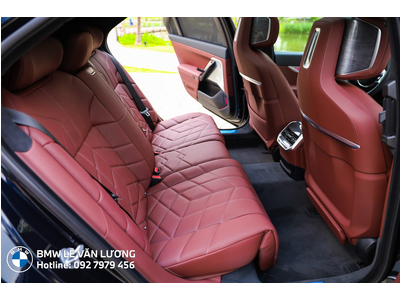 BMW 740i Pure Excellence 2025