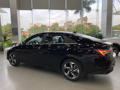 Hyundai Elantra 2025 2.0 AT All New: Giá Lăn Bánh & Khuyễn Mãi