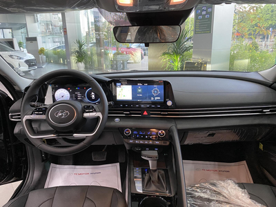 Hyundai Elantra 2025 2.0 AT All New: Giá Lăn Bánh & Khuyễn Mãi