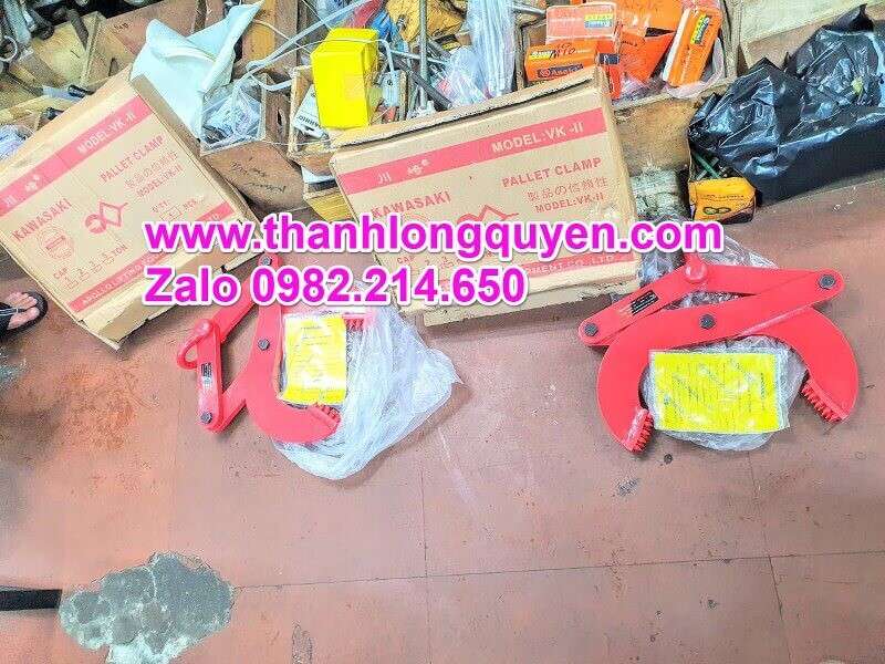 KẸP PALLET GỖ 3 TẤN KAWASAKI VK-3 30MM-240MM