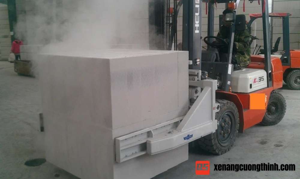 Kẹp vuông xe nâng ngồi lái