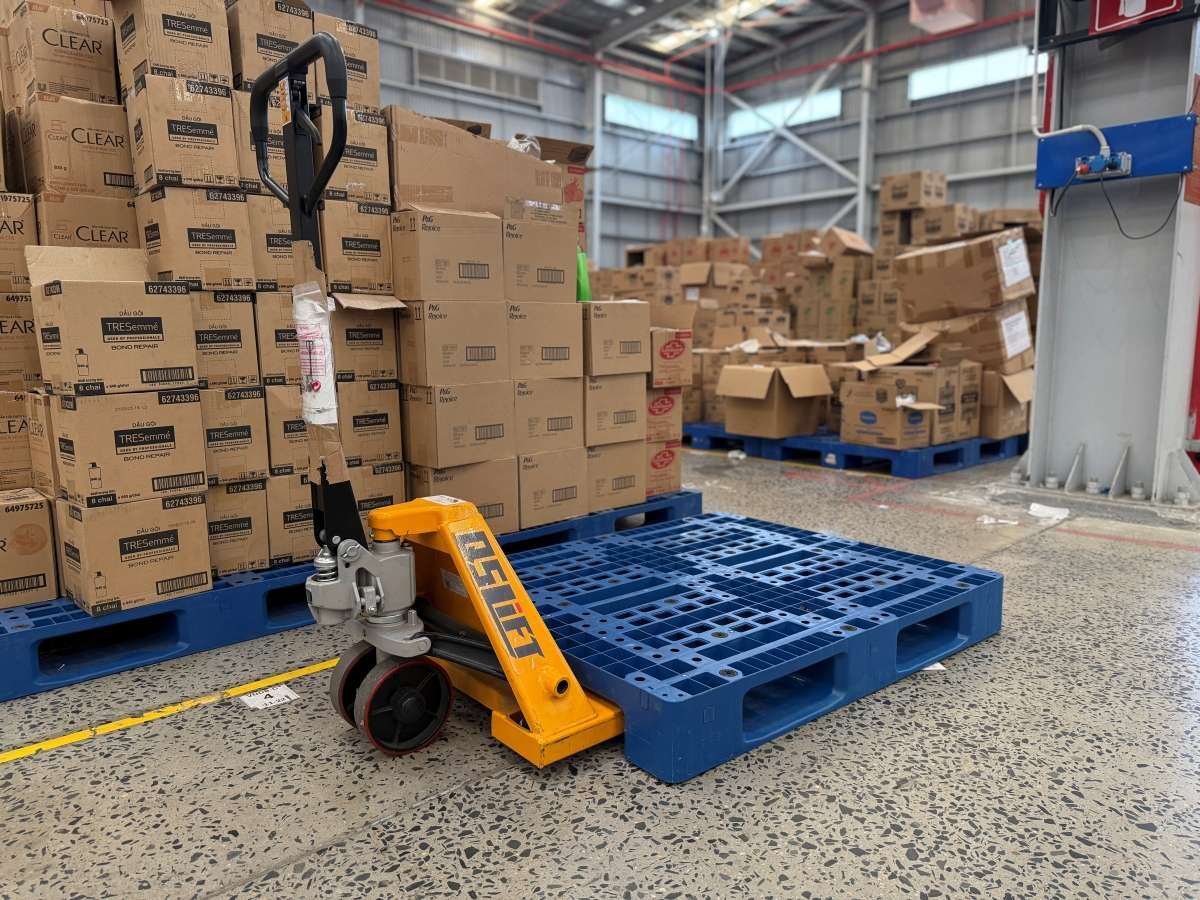 Bàn Giao Xe Nâng Điện Thấp Có Bệ Đứng Lái Tại Đà Nẵng